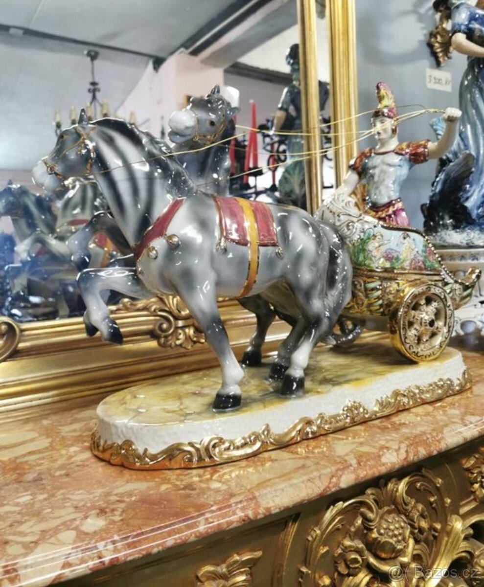 Porcelánová, zlacená socha Capodimonte. Top stav. - 7