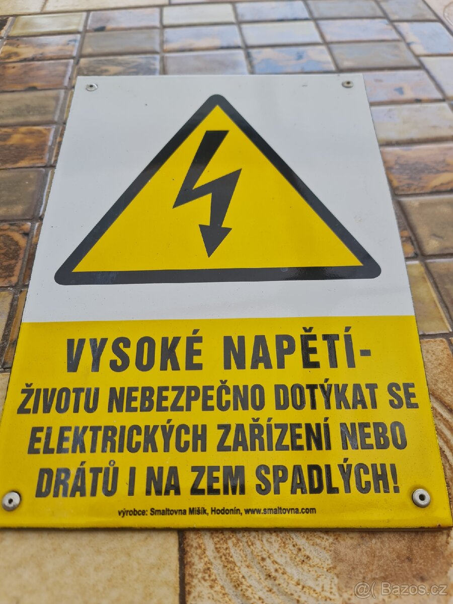 Cedule plastové a jedna smaltovaná - 7