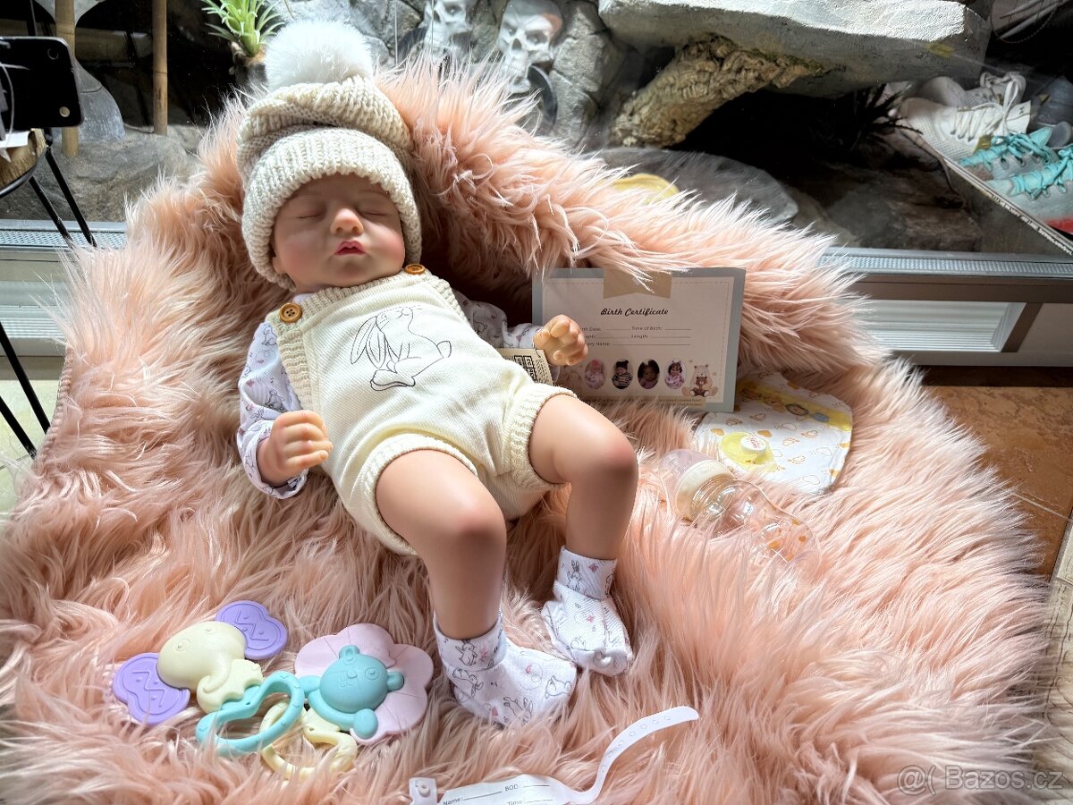 Luxusní realistická panenka v kulichu N.O.V.Á. - 7
