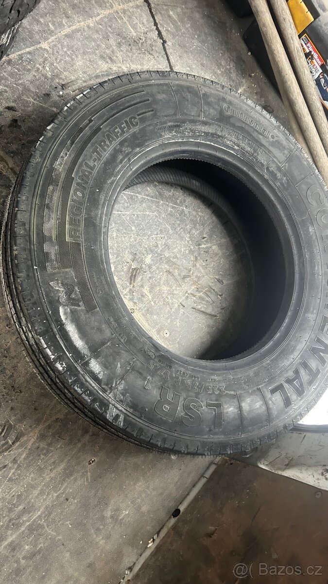 Pneu 225 75 R 17,5 - 7