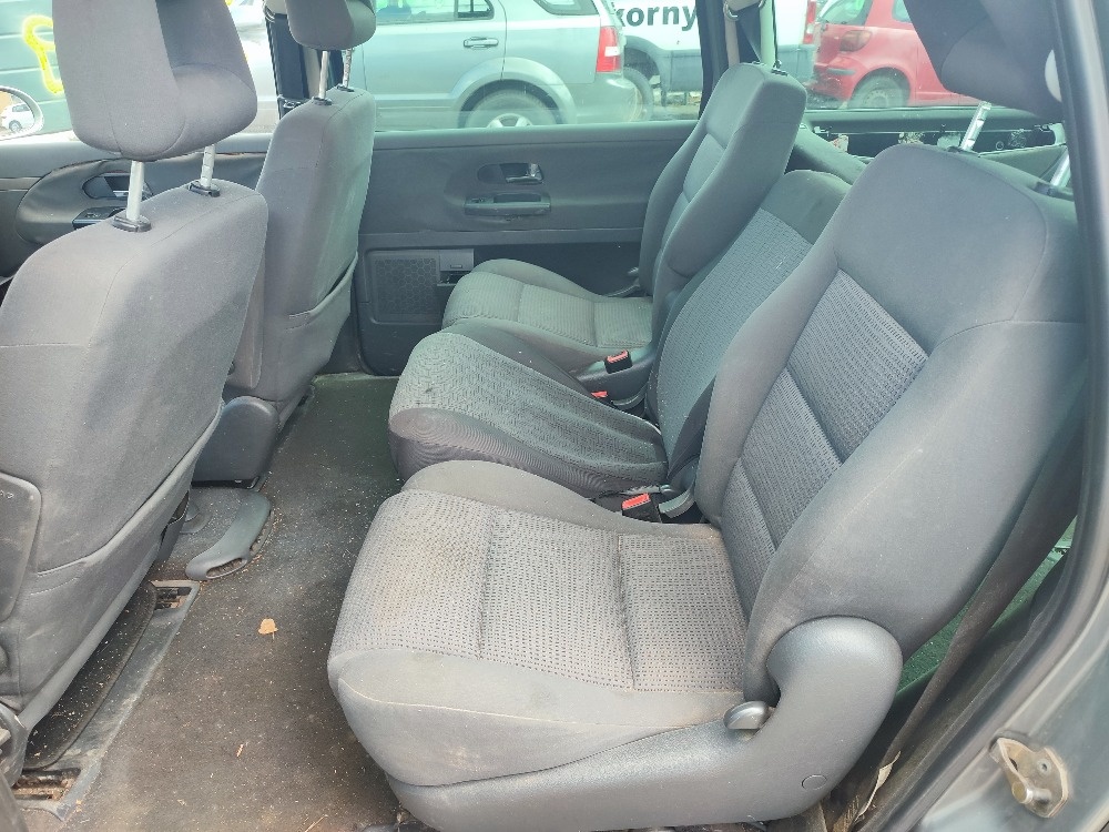 VW Sharan č. 27069 - 7