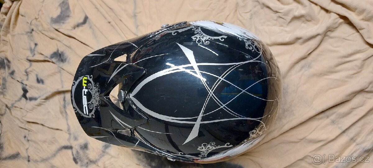 Prodám dětskou moto prilbu W-tec V310 - 7