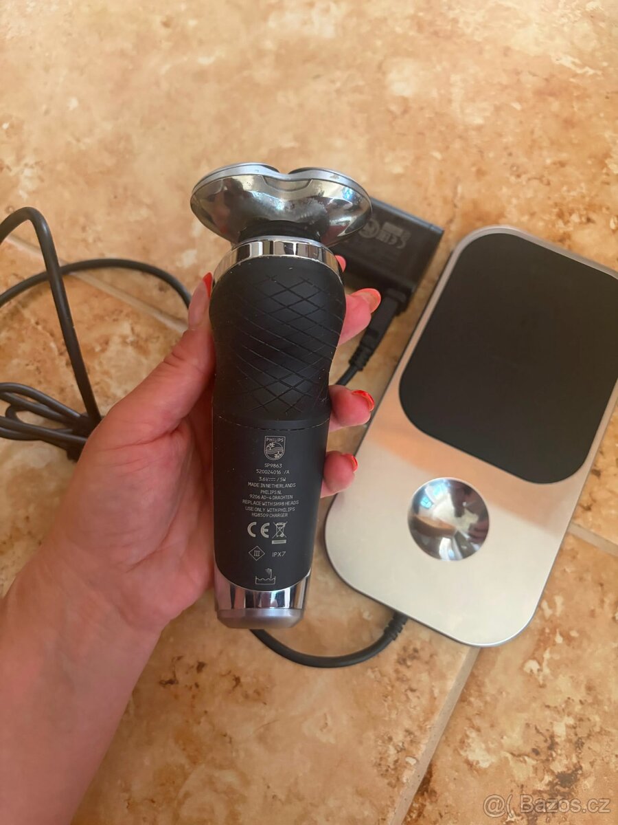 Prémiový elektrický holicí strojek Philips Shaver - 7