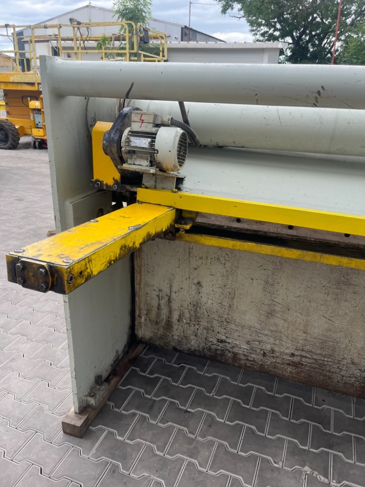 76. Tabulové nůžky NTC 2500/4 - 7