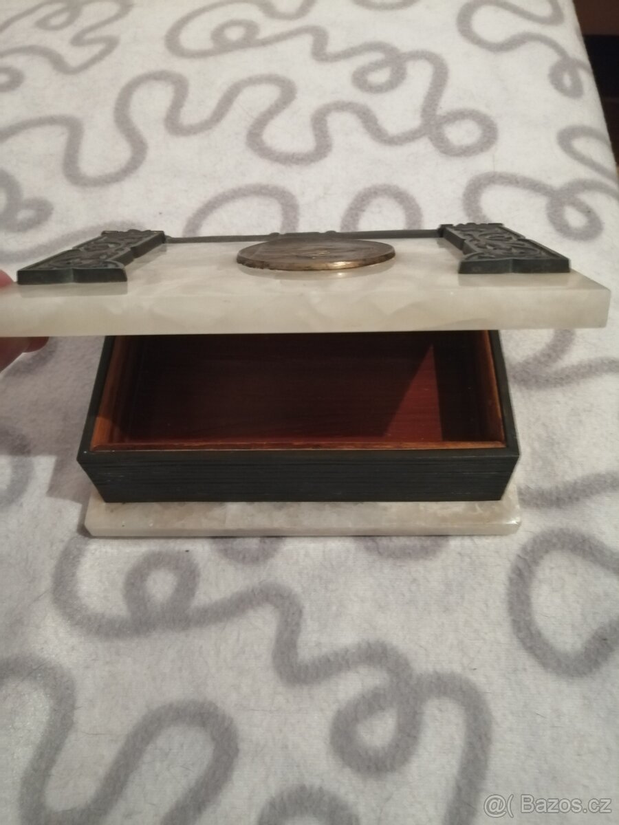 Doza mramor- kov- dřevo - Karlova univerzita - 7