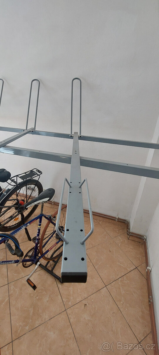 Výstavní stojan na jízdní kola. - 7