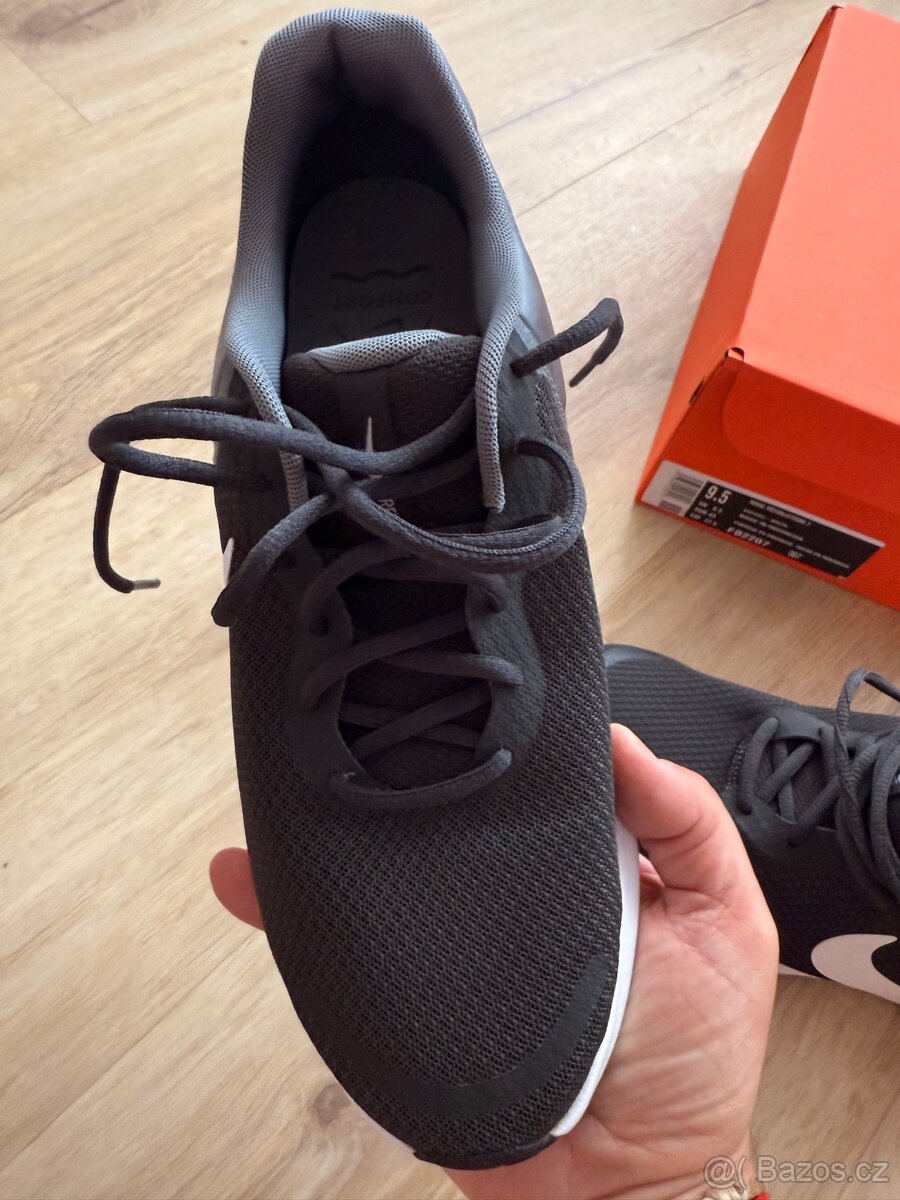 Nike Revolution 7.US 9,5. EUR 43 Nové - 7