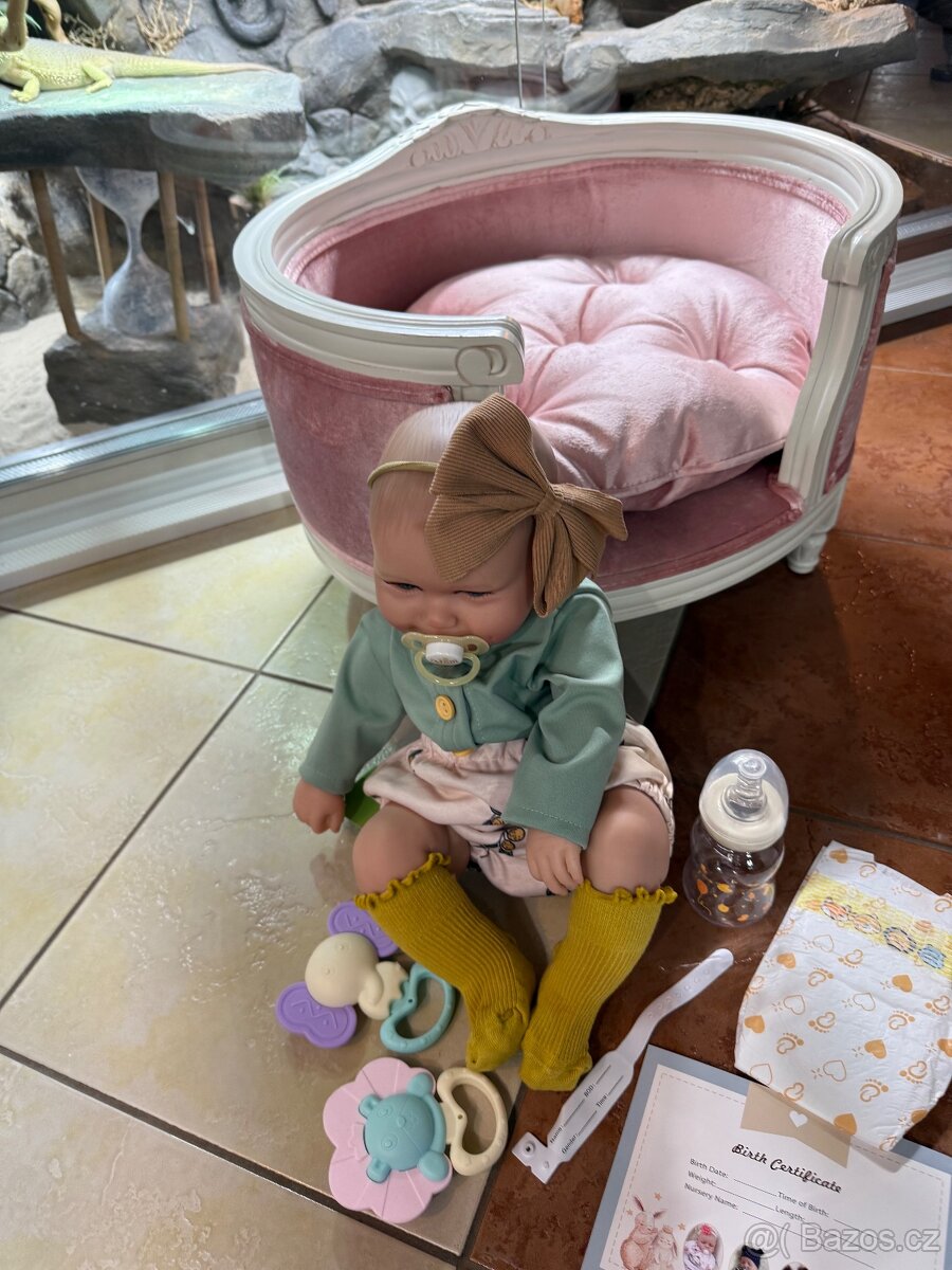 Realistická Reborm panenka s čelenkou a příslušenstvím - 7