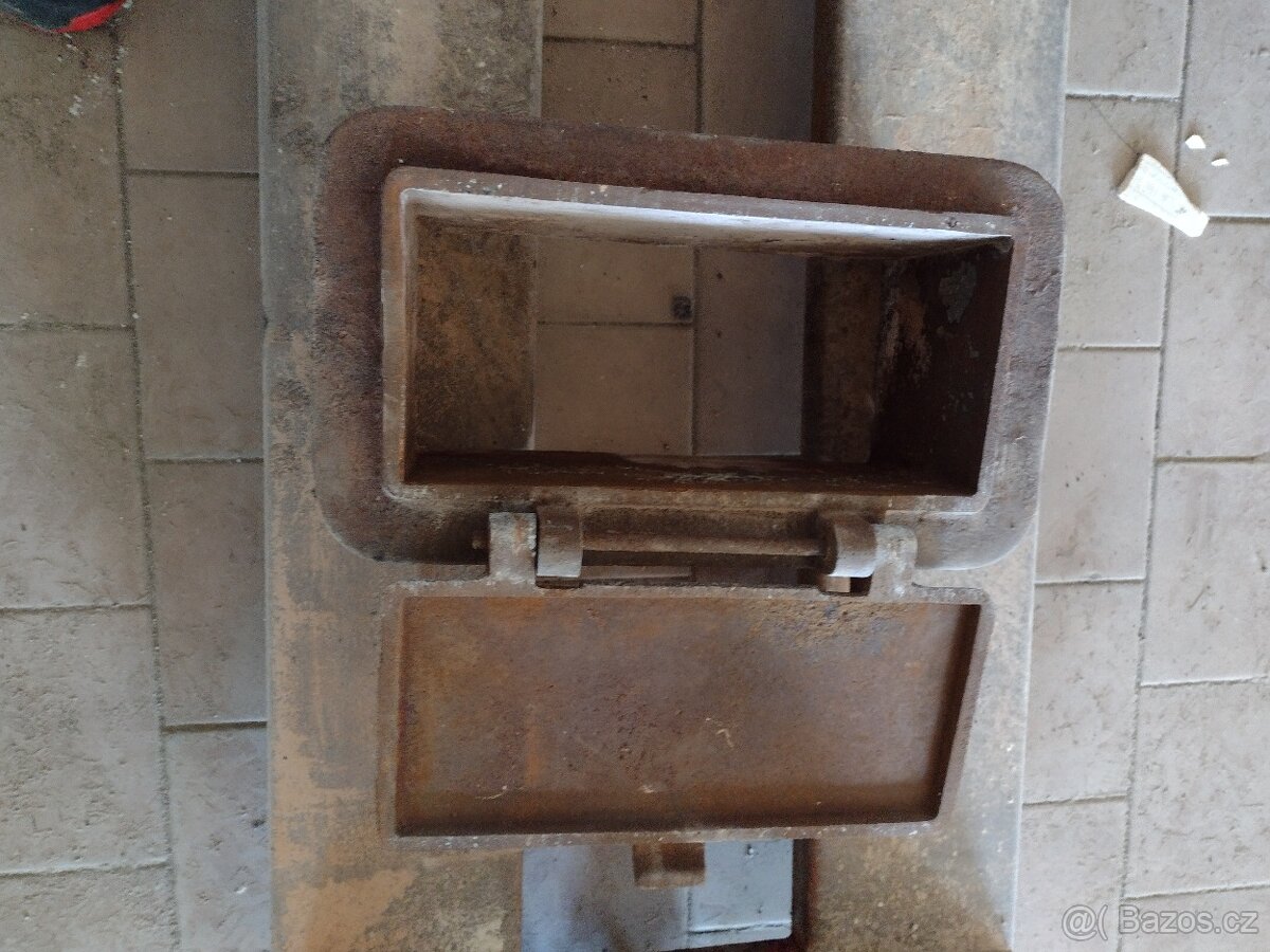 ŽELEZNÁ DVÍŘKA PECE - 7