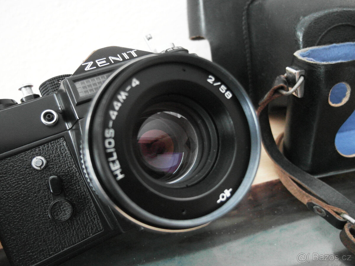 Starý fotoaparát ZENIT - 7