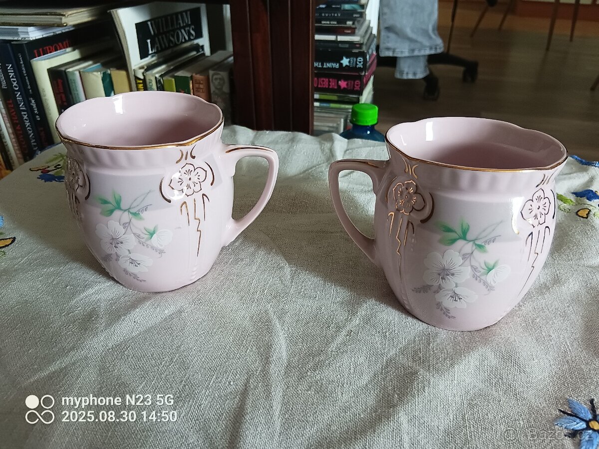 Retro růžové hrnky malovane buclaky - 7