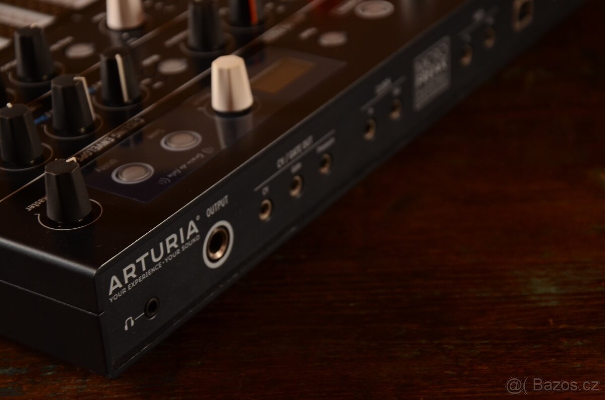 Arturia Microfreak + Decksaver - 7