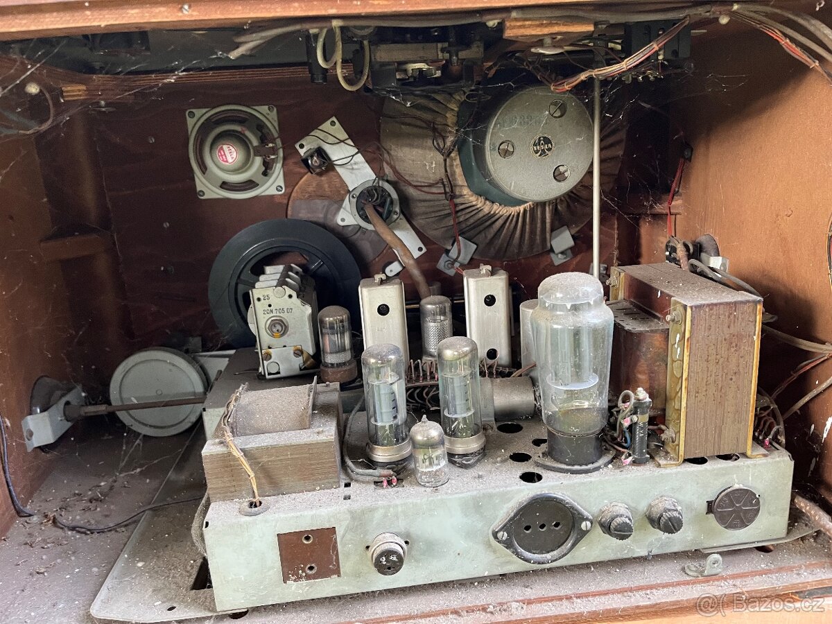 Gramorádio TESLA (rádio + gramofon) - 7