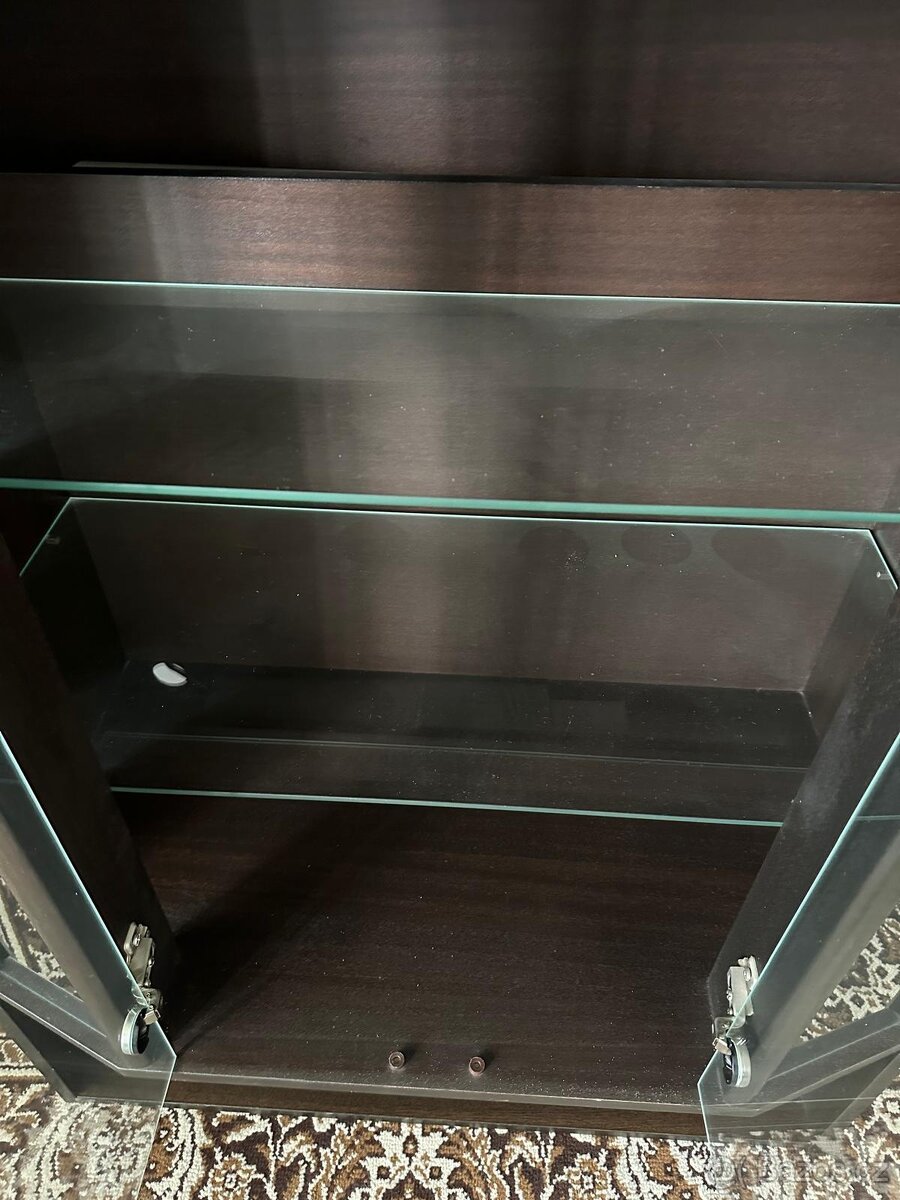 Sedačka a obývaková skříň - 7