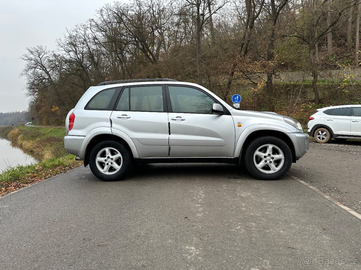 TOYOTA Rav4 2.0 D4D 4x4 plně funkční - 7
