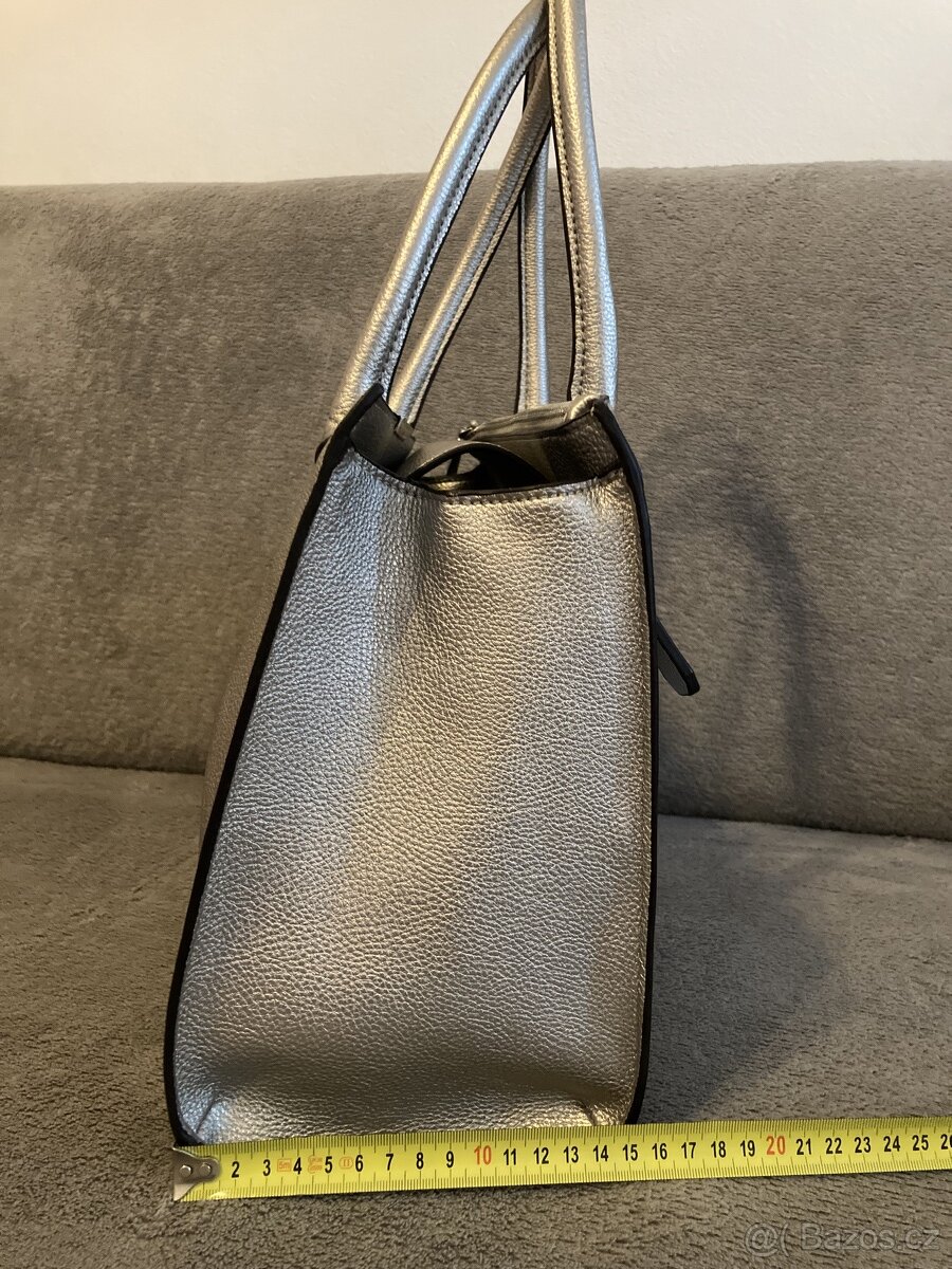 Nová kabelka GUESS - 7