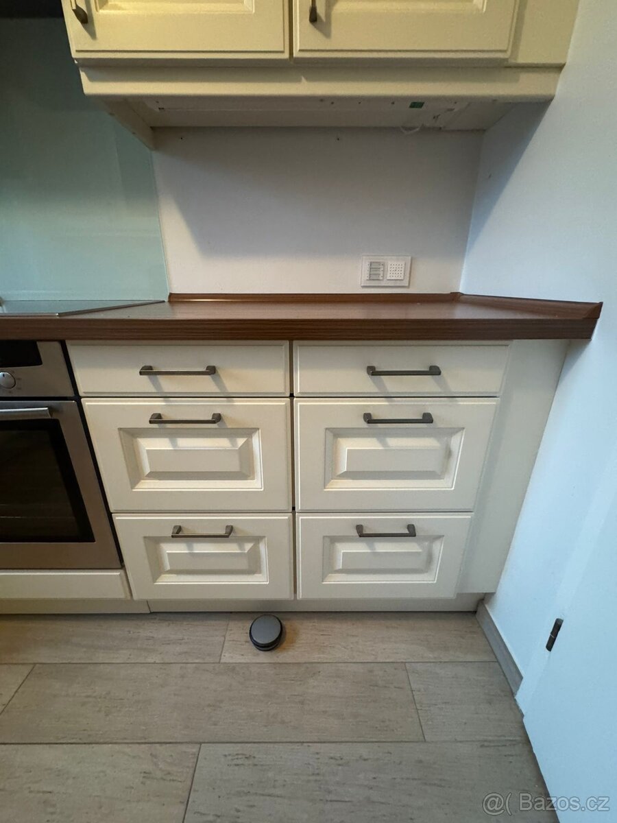 Světlá venkovská kuchyně AURELIE - 7