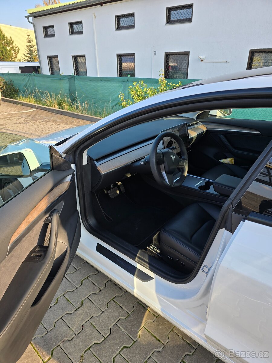 Tesla model 3 standart range plus - 7