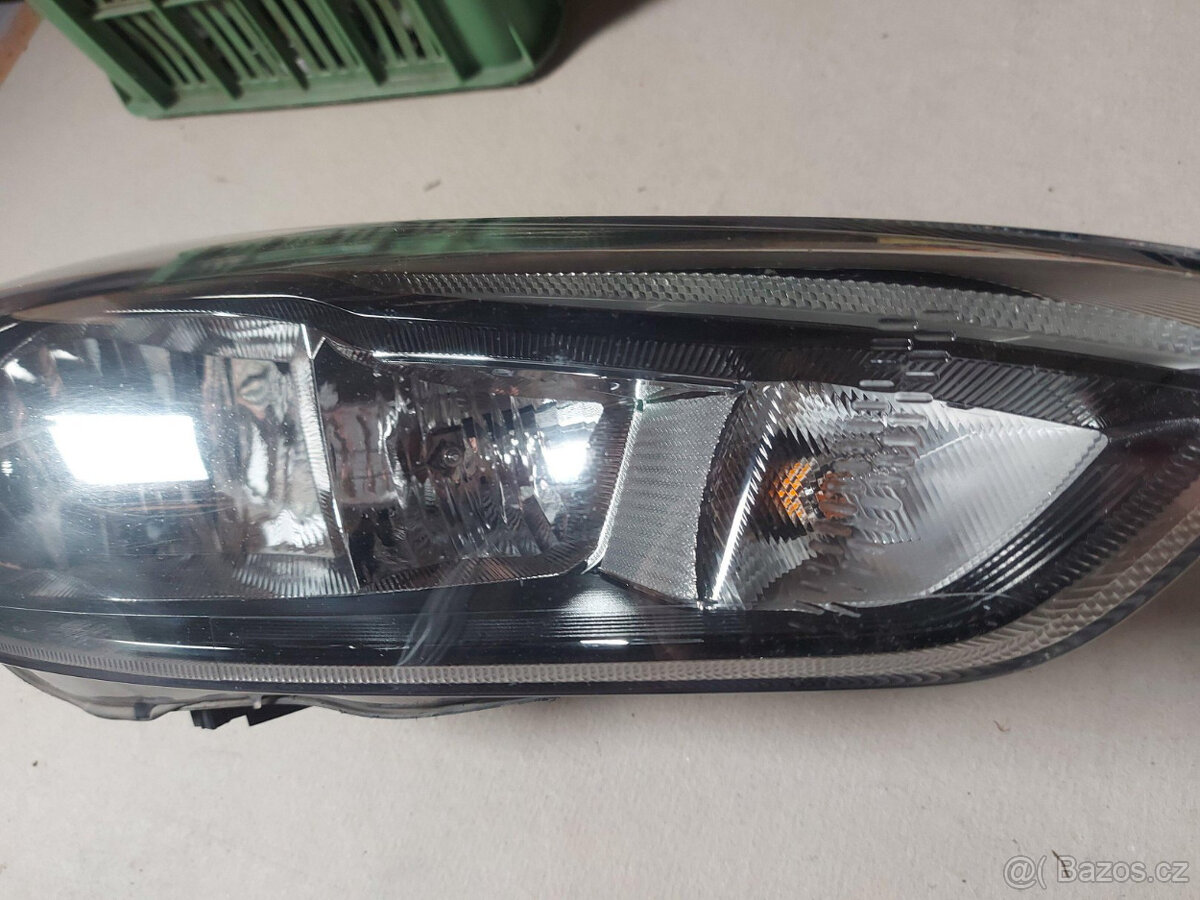 levé a pravé přední světlo - Focus mk3 - 7