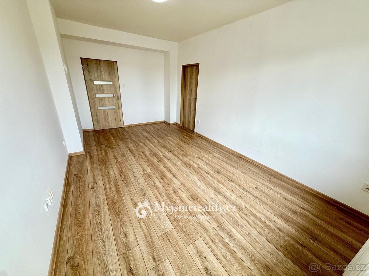 Pronájem bytu 3+1 s balkonem a sklepem, 67 m²,ul. Přímětická - 7