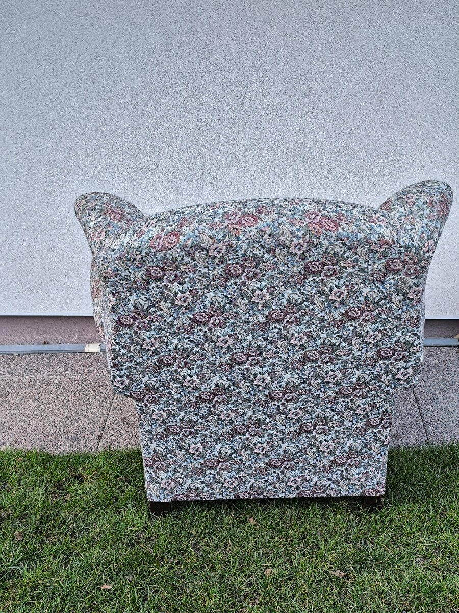 Prodám starožitné křeslo Ušák - 7