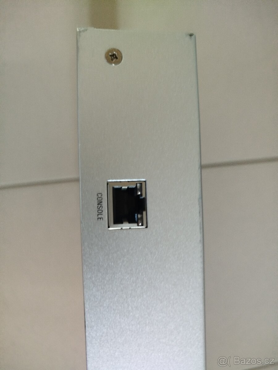 UniFi SWITCH-24 500W - 7