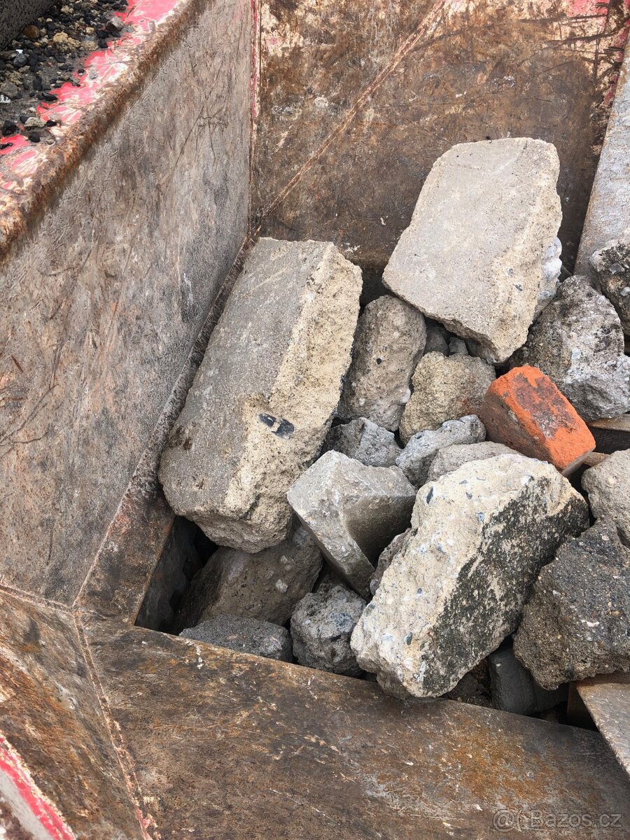 Mobilní drtič Red Rhino 7000+ - 7