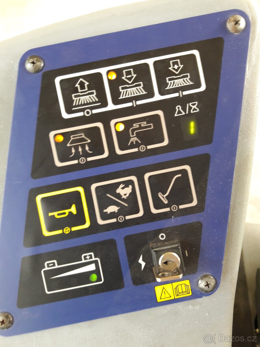 Podlahový mycí stroj Nilfisk BR 850 S se sedící obsluhou - 7