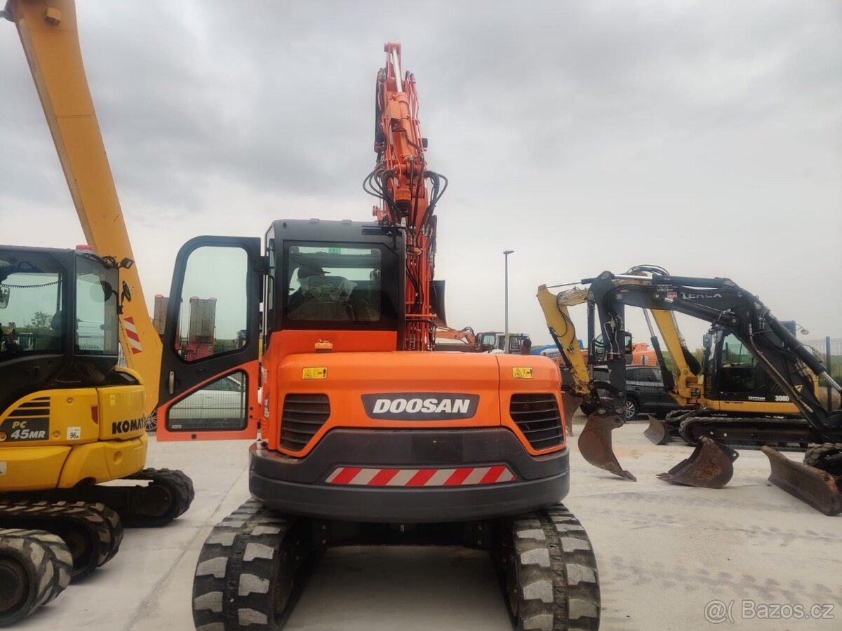 Pásový minibagr DOOSAN DX85R-3 - 7