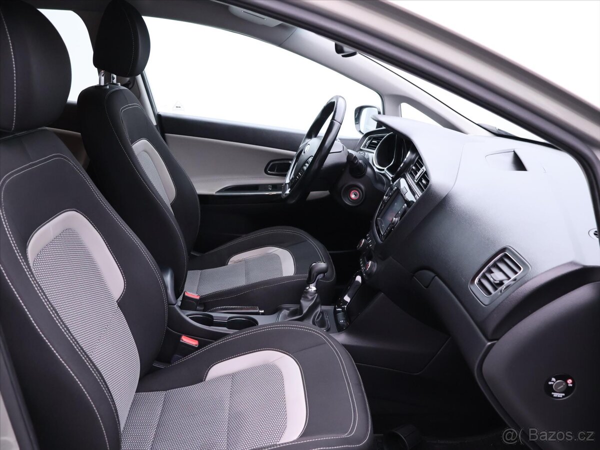 Kia Ceed 1,6 CRDi 100kW Exclusive CZ (2016) - 7