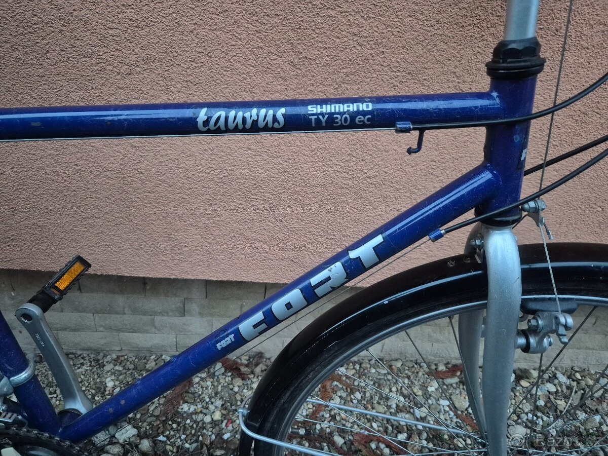 Trekingové kolo FORT - 7