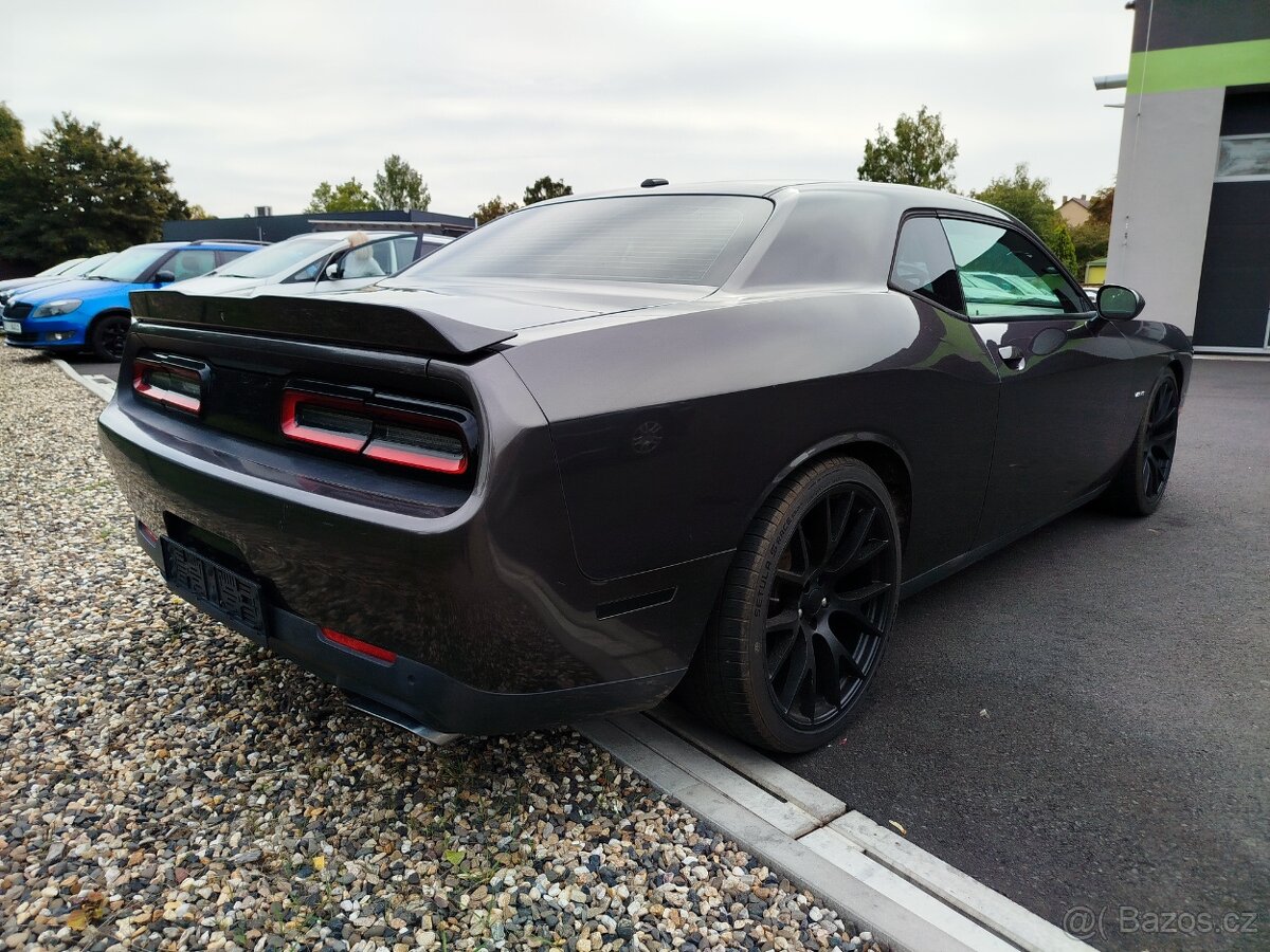 Dodge Challenger 5.7 hemi - 7