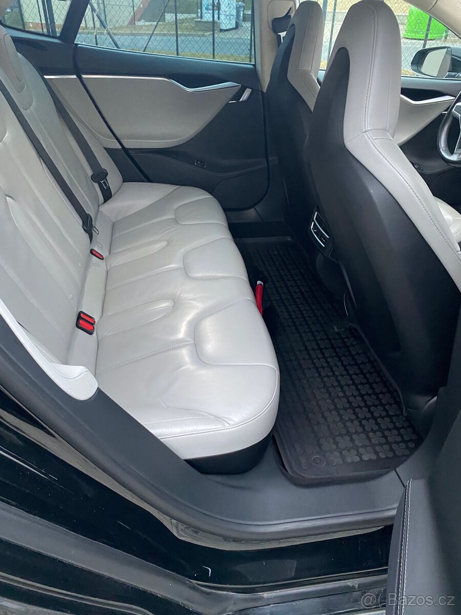 Tesla model S P85 - 7