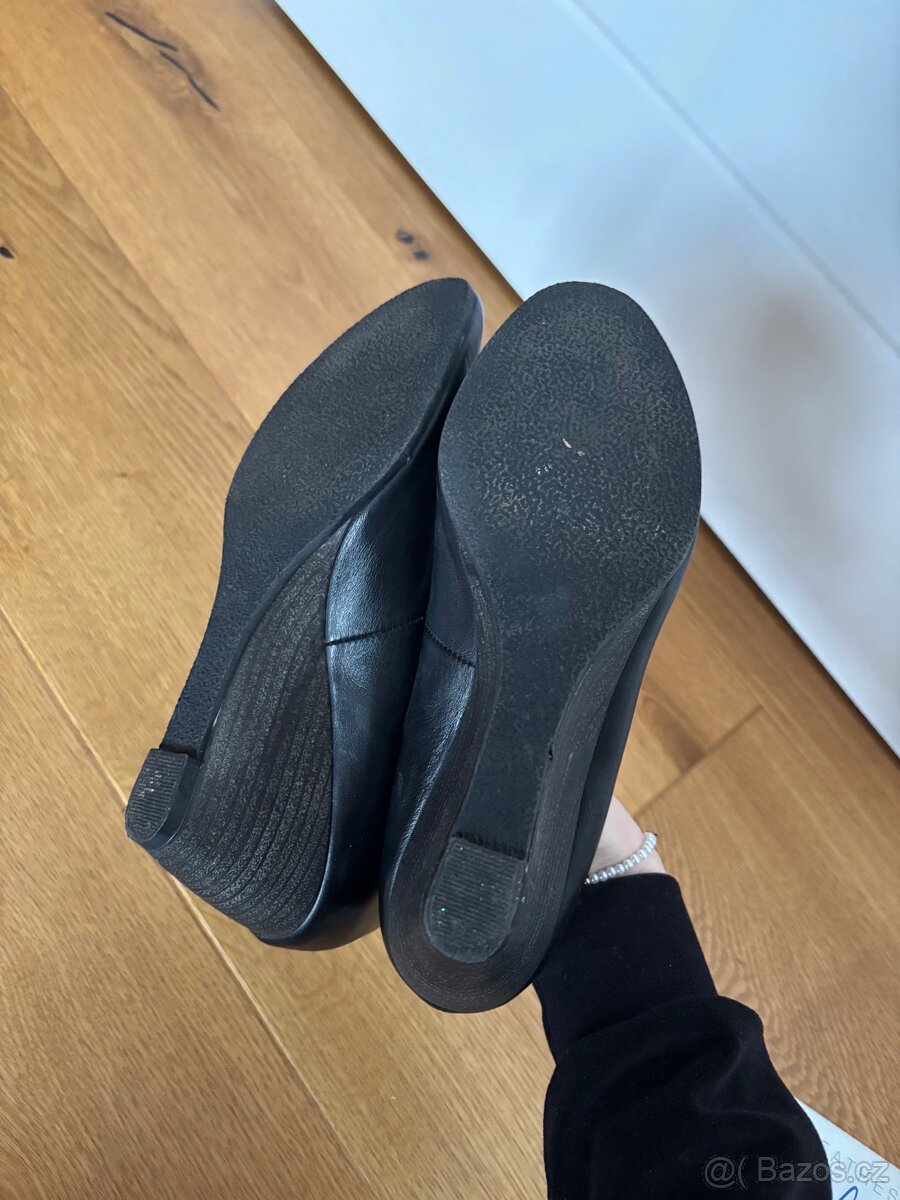 Dámské černé lodičky - 7