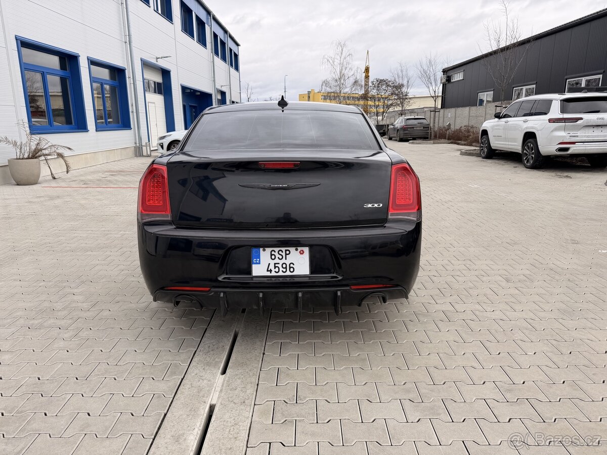 2015 Chrysler 300C V6 RWD Limited - 7
