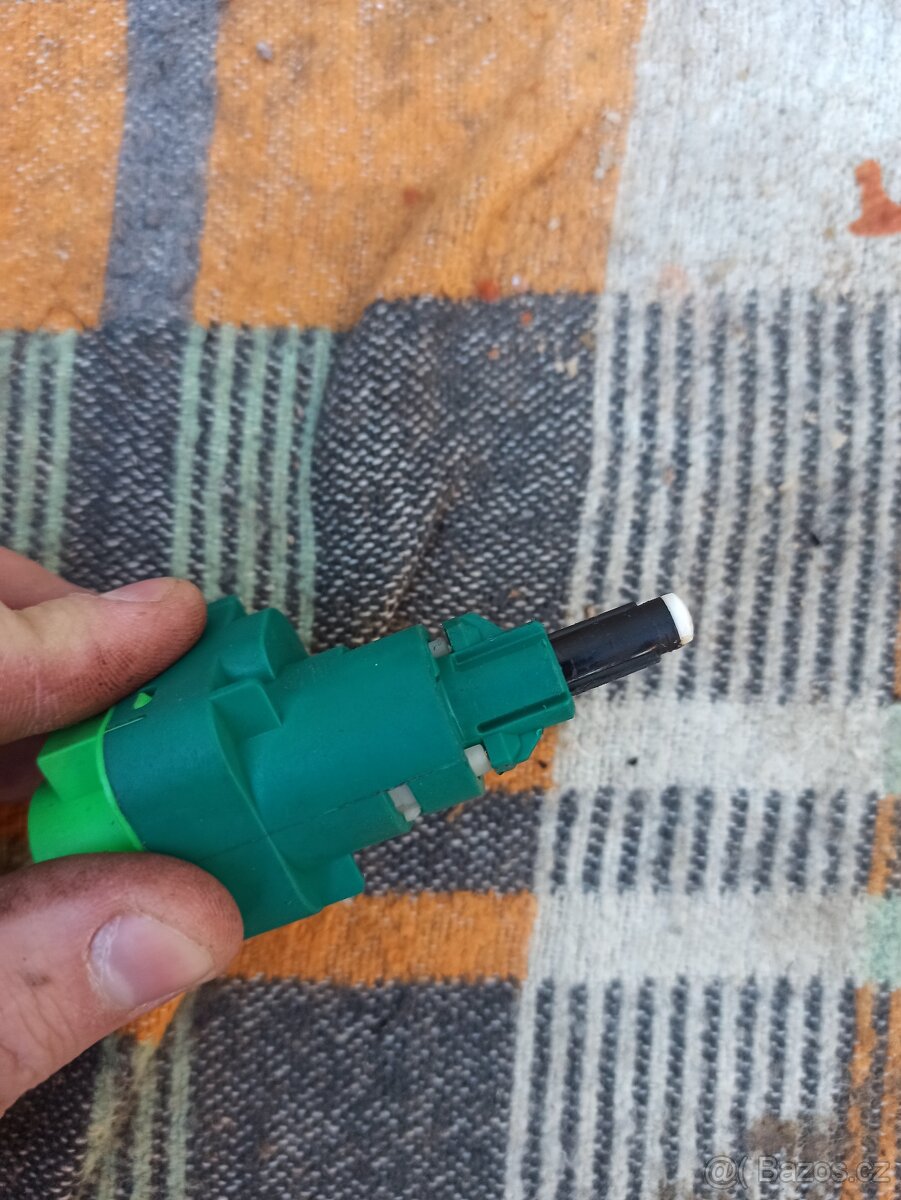 Prodám Fabia 1 - snímač brzdové světla - 7