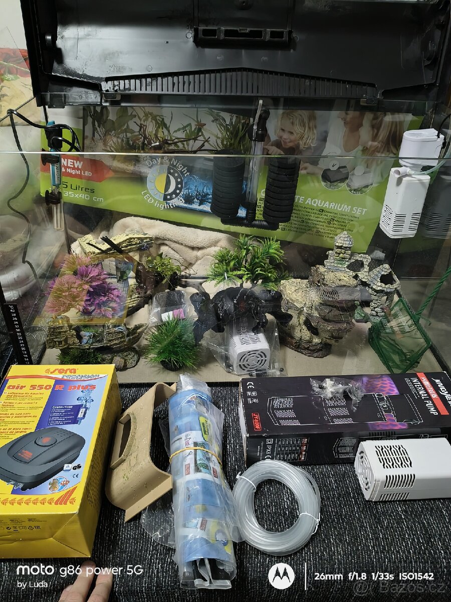 Akvárium plus dekorace, filtrace a vše - 7