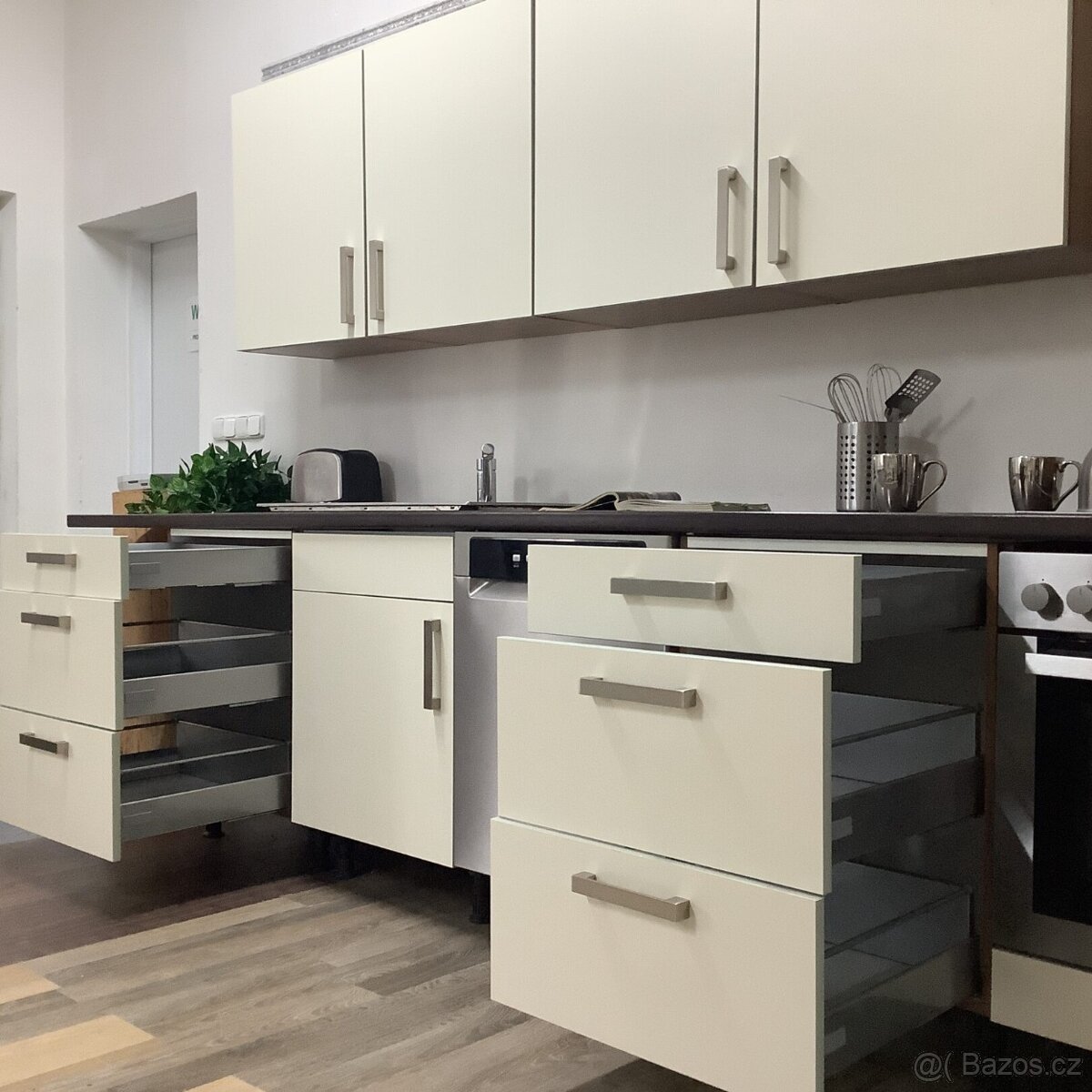 Světlá moderní kuchyně PAOLA - 7