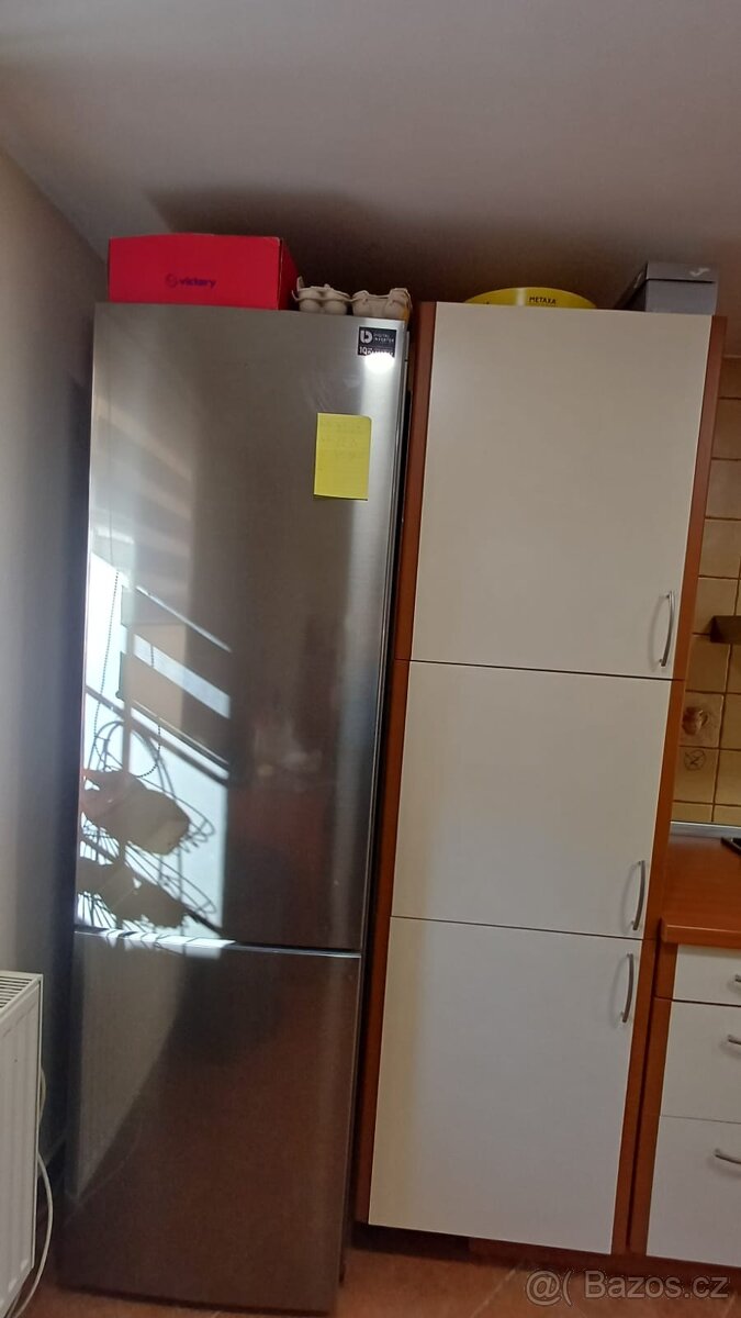 Kuchyňská linka s ledničkou a digestořem - 7