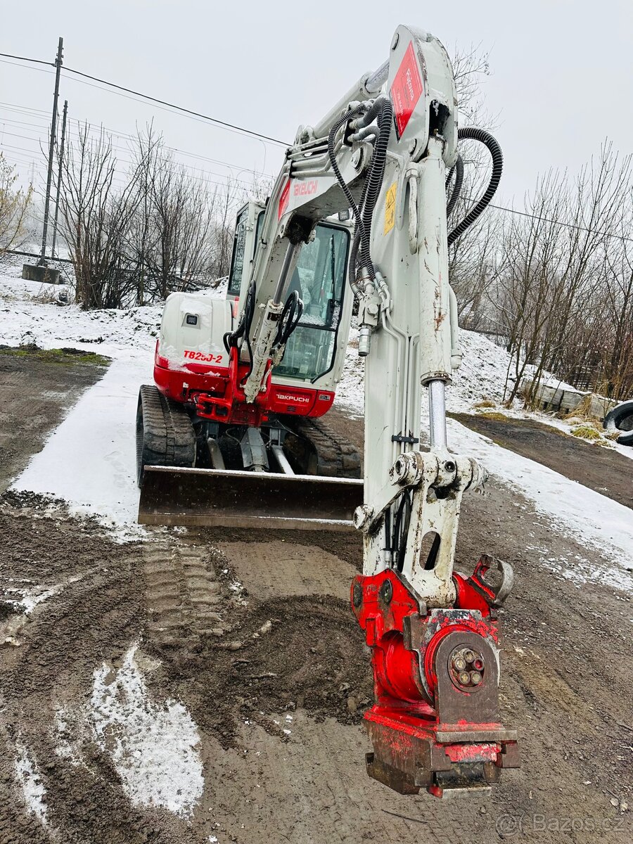 Pásové rypadlo Takeuchi TB250-2 5t - 7