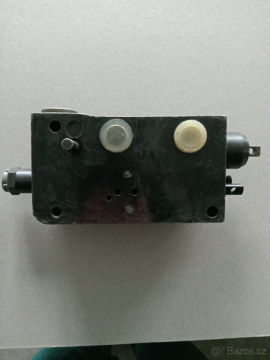 Rozvaděč hydrauliky Zetor - 7