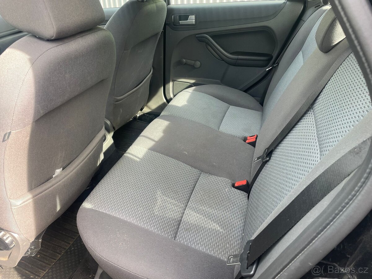 Ford Focus hatchback - 7