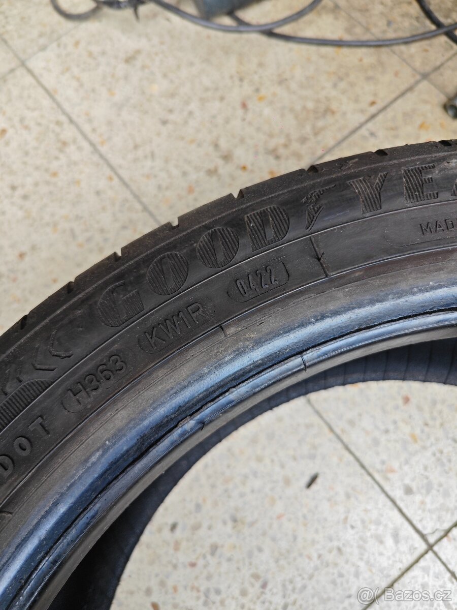 Goodyear 215/45 R17 - 7