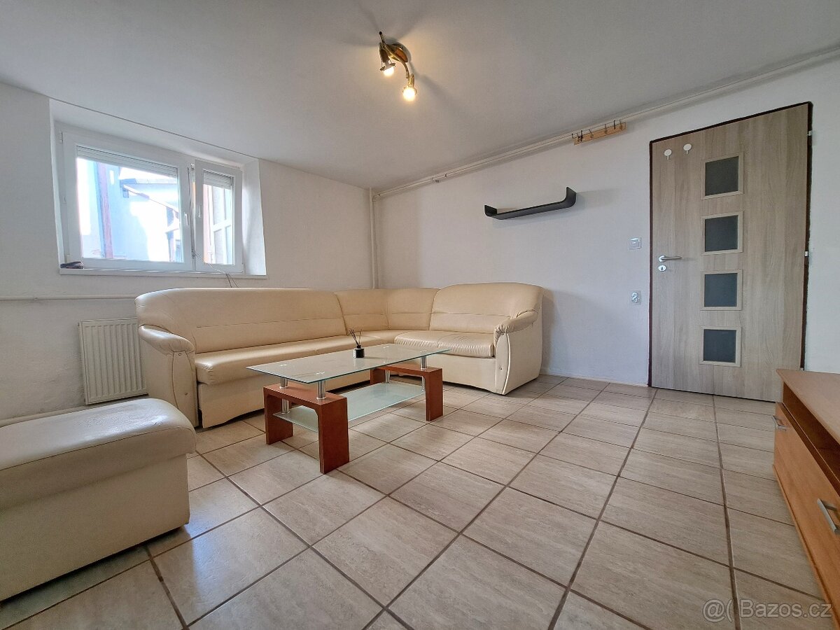 Prodej samostatně stojícího RD 3+1 + vinný sklep POLEŠOVICE - 7