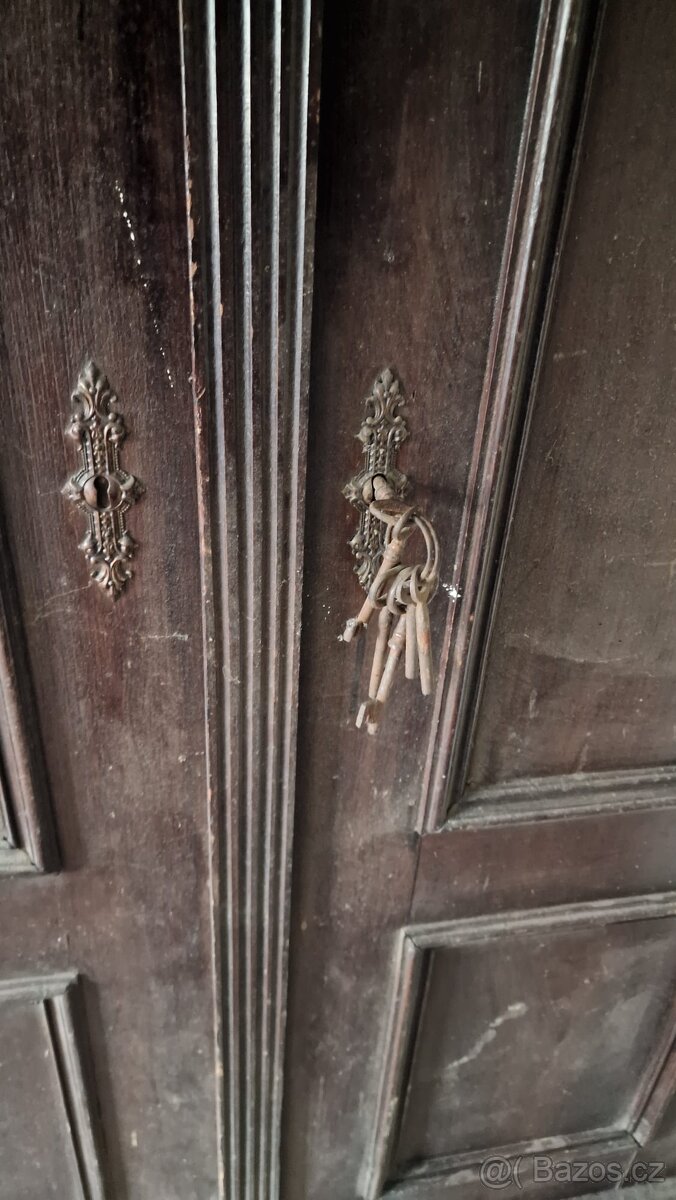 Starožitná skříň - 7