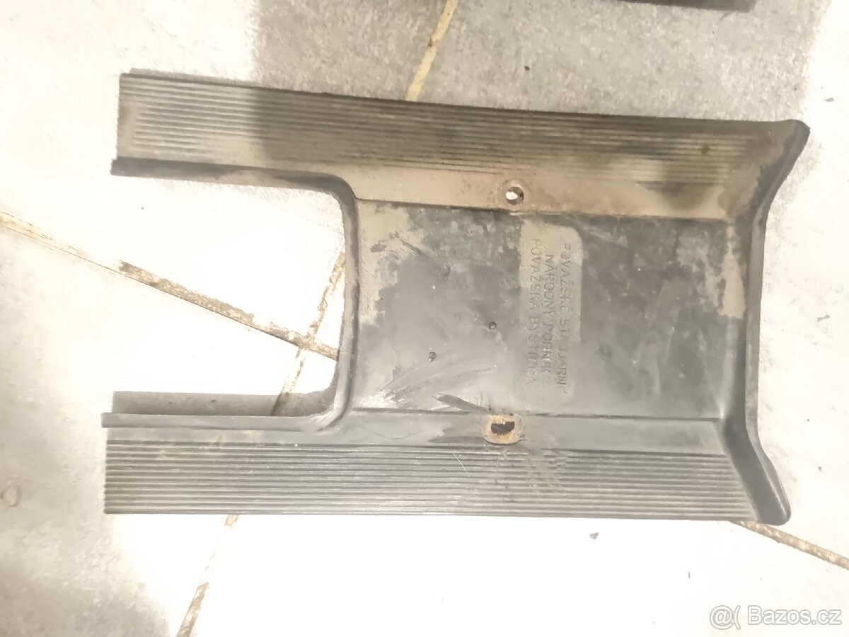 Kryty řetězu, prsíčka,kryt sání a podlážka babetta 207 - 7