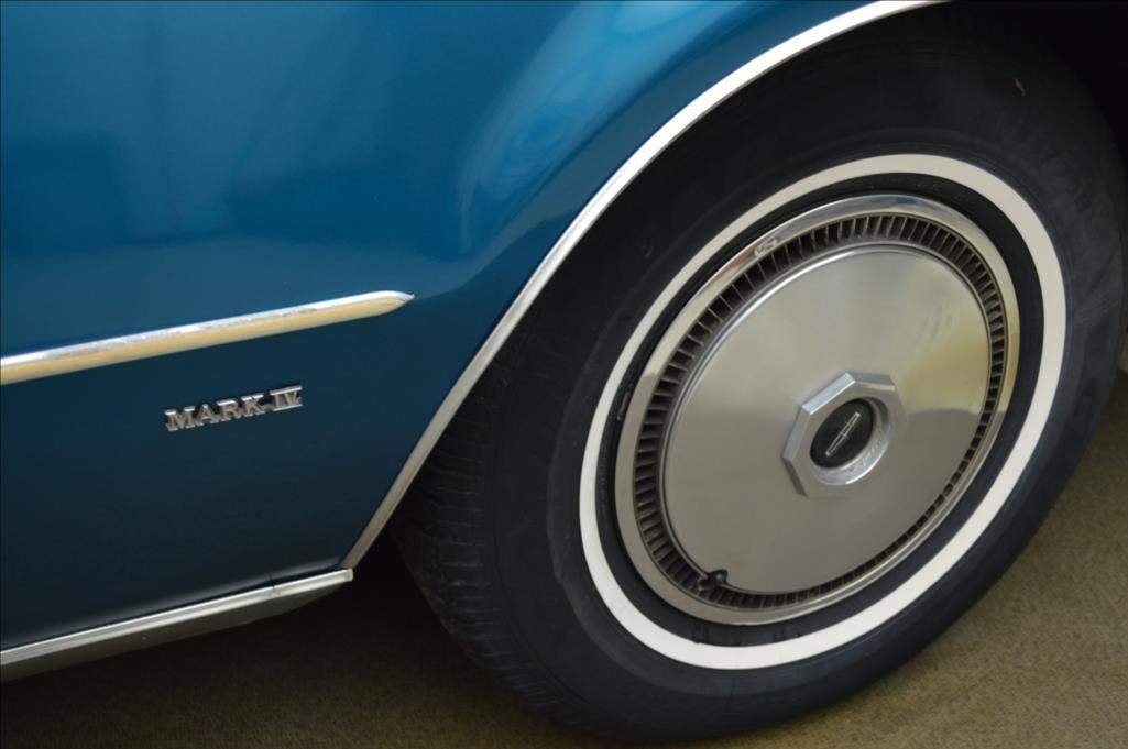 Lincoln Continental Mark IV. 7,5 V8 (158 kW) 1974 - 7