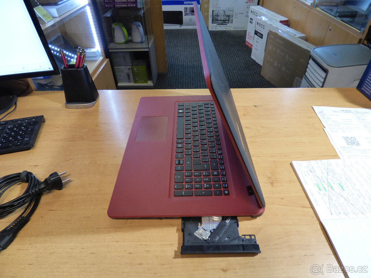 Acer Aspire ES 17.3" - 7