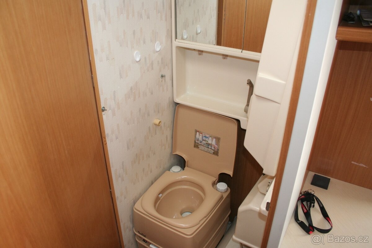 Karavan Dethleffs 490 s markýzou pro 5 osob. - 7