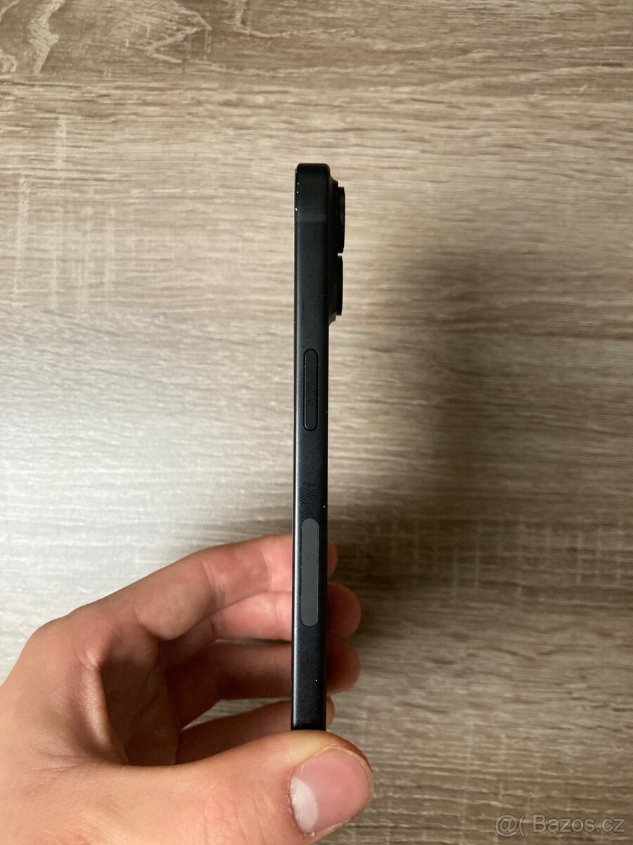 iPhone 15 černá- 128 GB - 7